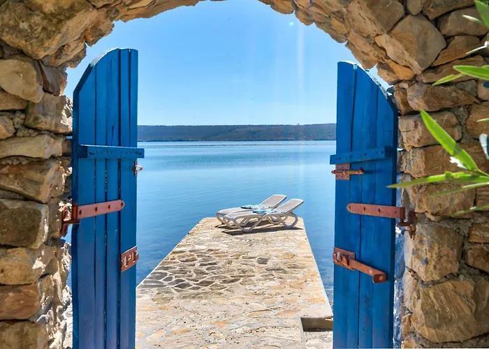 Nyaraló Donatella *